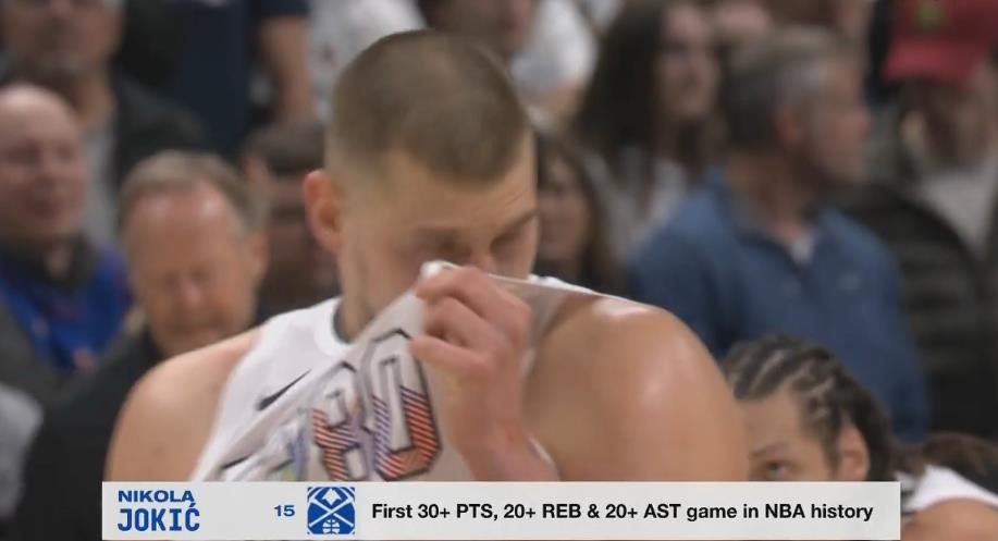 你貸款？轉播方字幕：約基奇30+20+20！NBA歷史首人！